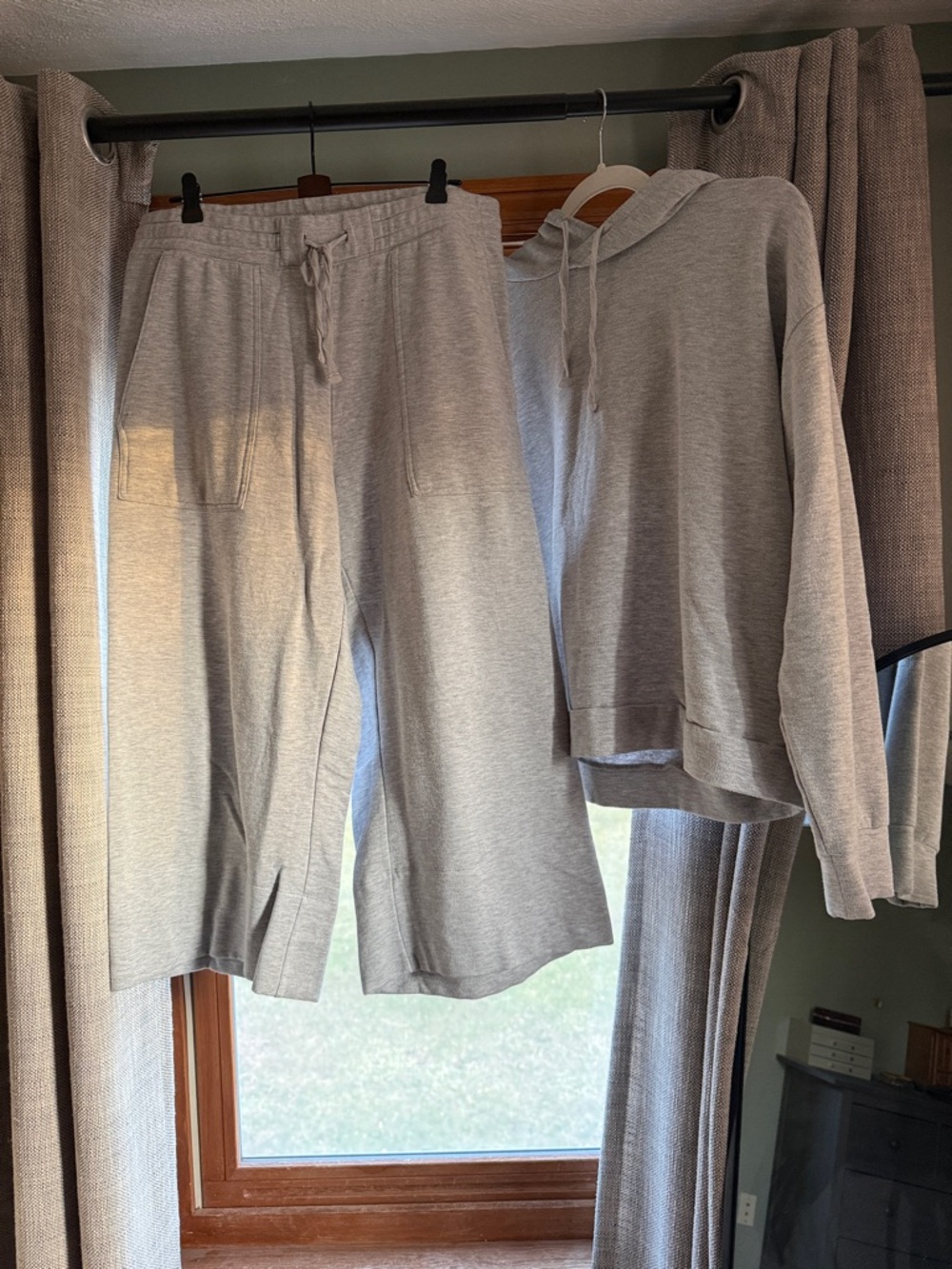 Quince Light Gray Women's Hoodie and Wide-Leg Sweatpants Set